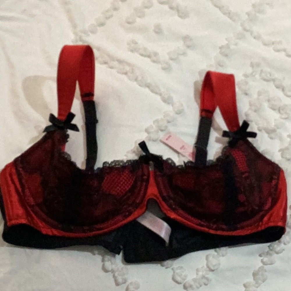 Red and Black Lace ‘peek a boo’ Bra